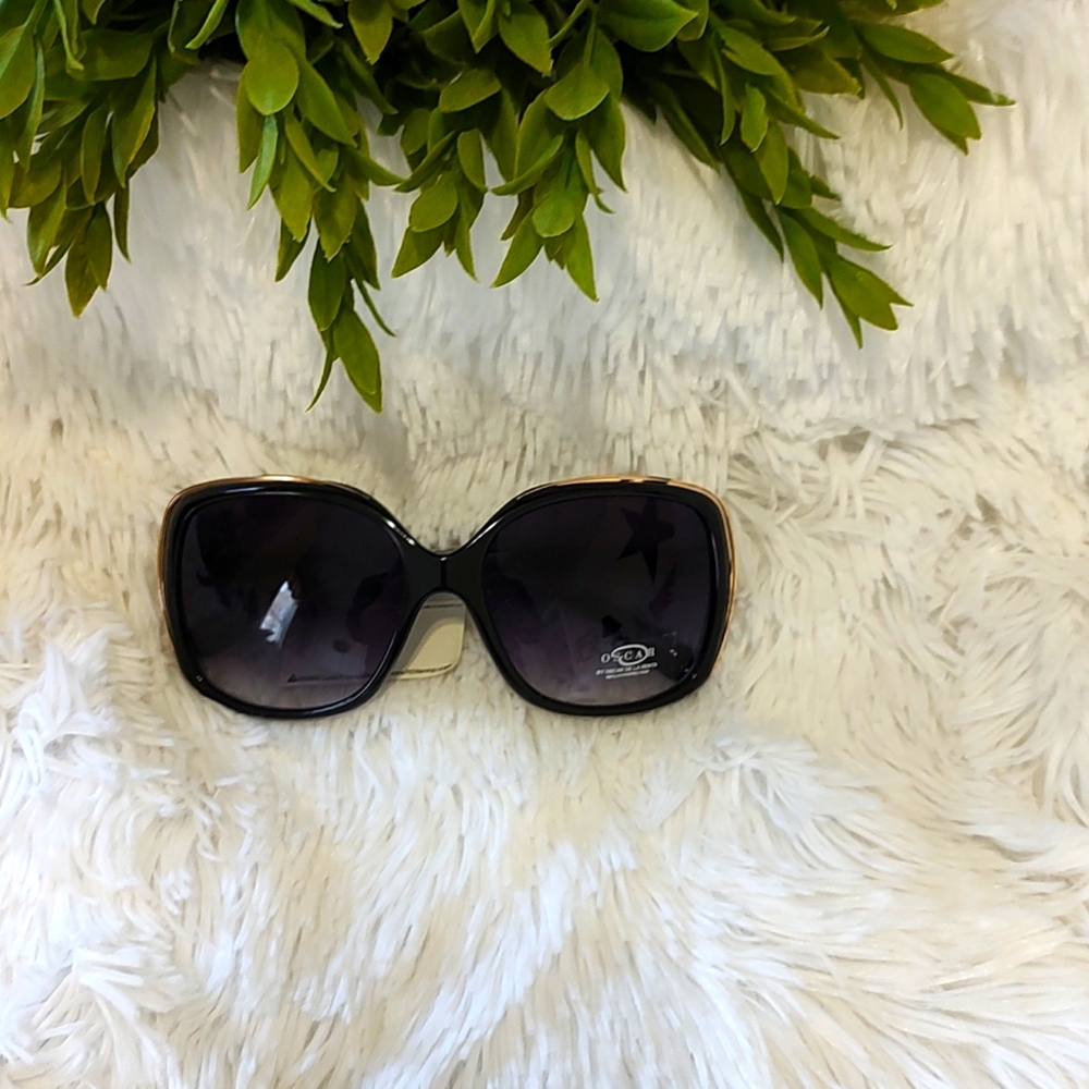 Oscar de La Renta sunglasses NWT